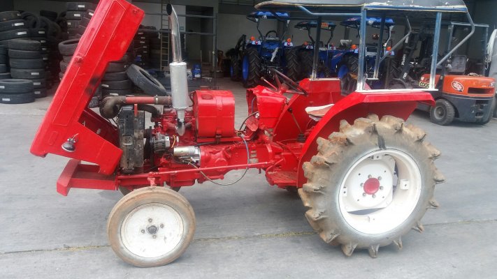 รถไถ ISEKI TS2200 สีแดง ตัวเปล่าทำมาหมดแล้ว รถอยู่ปากช่องครับผม...