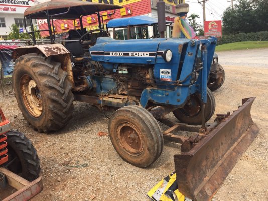 รถไถ Ford 6800 + ใบดัน + ผาน 7 รถอยู่ปากช่องครับผม...