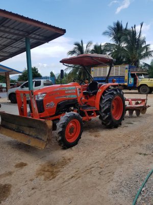 รถไถKUBOTA L4708 โฟรวิน มีใบดันหน้า มีผาน6 สนใจโทร 081-8108927 นพดล...