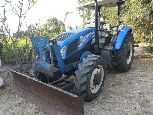 รถไถ New Holland สภาพนางฟ้า ปี2014 แถมอุปกรณ์พ่วง4ชุด...