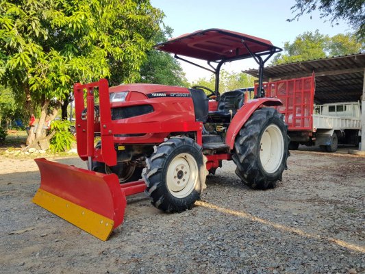ขาย ยันม่าร์EF393T ใบดันใหม่ พร้อมผาน รถ1000กว่า ชม.เครื่องแน่นๆครับ สนใจติดต่อครับ...