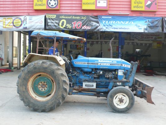 ขายด่วน !! FORD 6610 + ใบดัน +ผาน 6 ไม่มีเล่มเสื้อลาย แท้เต็มตัวครับ...