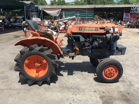 ขาย รถไถนั่งขับ KUBOTA B7001  เครื่องรุ่นใหม่ 3สูบ 16แรงม้า สภาพดี  คันเล็กเข้าร่องได้ ติดอุปกรณ์เสริมได้...