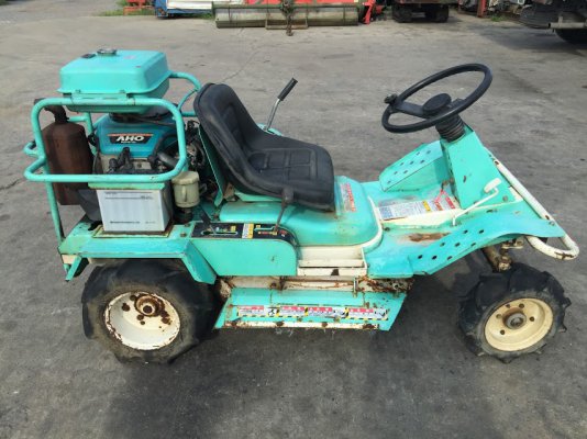 ขายรถตัดหญ้านั่งขับรุ่นใหม่ KUBOTA รุ่น ARM831VH Made in JAPAN คุณภาพดี ของแท้ 100% เครื่องยนต์เบนซิน KUBOTA 13แรงม้า มีเกียร์ เดินหน้าถอยหลัง ปรับระด...