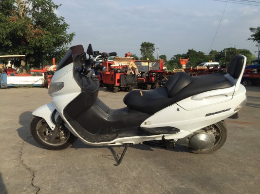 ขายหรือแลก SUZUKI รุ่น SKYWAVE 250cc.   วิ่งน้อย 2X,000 km.   สภาพสวยมาก เครื่องช่วงล่างดีมาก   ท่อแต่ง ไฟหน้า ไฟท้ายแต่ง เดิมๆจากญี่ปุ่นแท้  นั่งขับส...