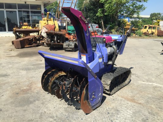  ขายรถกวาดหิมะ KOMATSU รุ่นใหม่ สตาร์ทกุญแจ  หน้ากว้าง 80ซม. แทรคสวยจัด สภาพดี  ตรวจเช็คพร้อมใช้งาน แบตใหม่ ของเหลวใหม่  มือ2นำเข้า ใช้ในฟาร์ม เก็บมูล...