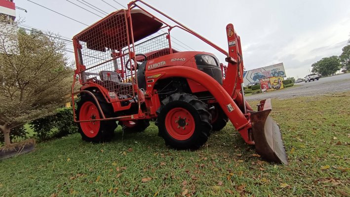 คูโบต้าB2440 มีกรงพร้อมใบดัน...