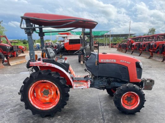 รุ่นเล็ก B2440S ตัวเปล่า ผานหลัง ขายสดราคา 250,000 บาท เครื่องดี เกียร์ดี เครื่องแน่น ตรวจเช็คพร้อมใช้งาน พร้อมส่ง สนใจสอบถามหรือมาดูที่ร้านเราได้จ้...