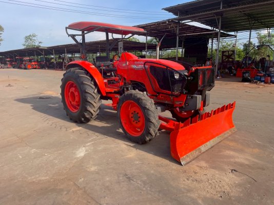 ดันแรง พร้อมดัน คันใหญ่ ใช้ดี รถไถคูโบต้ารุ่น MU5702ใบดันดินหน้า ผาน 1 ตัว ดาวน์   0 บาท สนใจโทรสอบถามหรือมาดูที่ร้านเราได้จ้า...