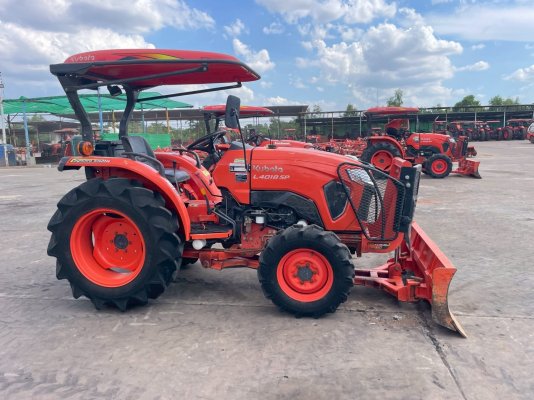รถมีให้เลือกเยอะ เครื่องดี ผ่อนสบาย พร้อมใช้งาน รถไถคูโบต้ารุ่น L4018 ใบดันดินหน้า ผาน 1 ตัว ดาวน์   20,000 บาท สนใจโทรสอบถามหรือมาดูที่ร้านเราได้จ้า...
