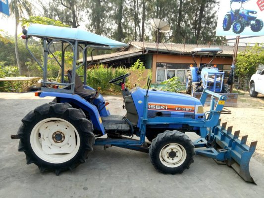 ขายด่วน !! ISEKI TF327 32 แรงม้า สองเพลา ใบดัน ขายเลย...