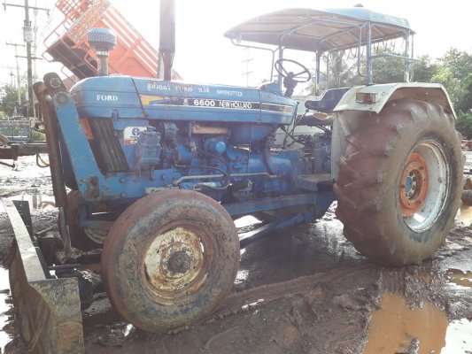 รถแทรกเตอร์ NEW HOLLAND...