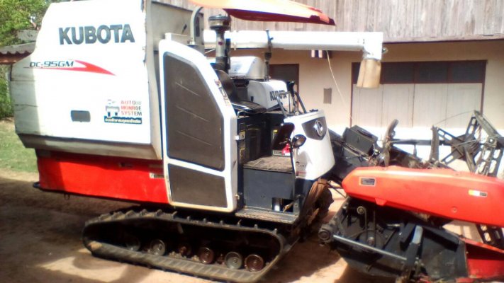 ขายรถเกี่ยวข้าว KUBOTA DC95 GM แถมเทรเลอร์ มีเล่มทะเบียนเจ้าของขายเอง...