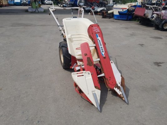 รถเกี่ยวข้าว มัดคอรวงแบบเดินตาม ยี่ห้อ YANMAR รุ่น YB302...