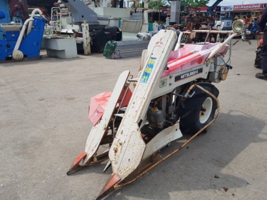 รถเกี่ยวข้าว มัดคอรวงแบบเดินตาม ยี่ห้อ MITSUBISHI รุ่น MB350...