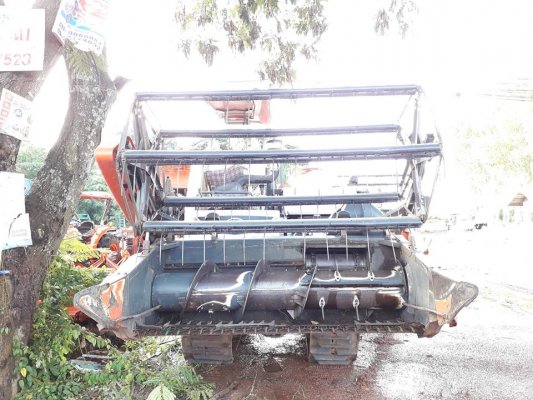 รถเกี่ยวข้าว KUBOTA DC-70...