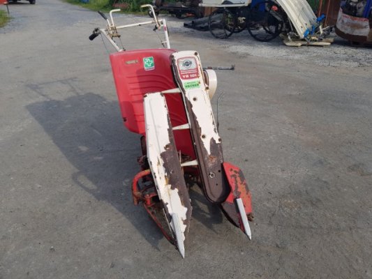 รถเกี่ยวข้าว มัดคอรวงแบบเดินตาม ยี่ห้อ YANMAR รุ่น YB101...