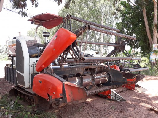 รถเกี่ยวข้าว KUBOTA DC-70...