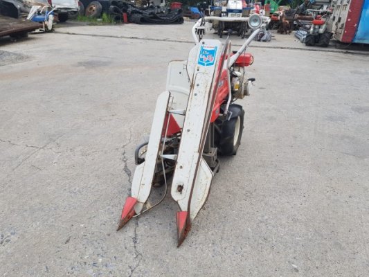 รถเกี่ยวข้าว มัดคอรวงแบบเดินตาม รุ่น BX-320...
