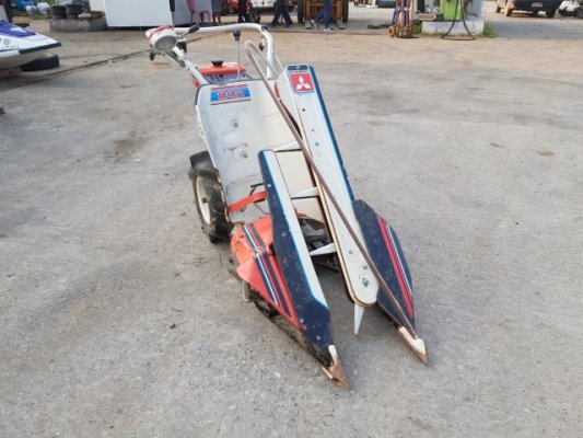 รถเกี่ยวข้าว มัดคอรวงแบบเดินตาม ยี่ห้อ MITSUBISHI รุ่น MB360...