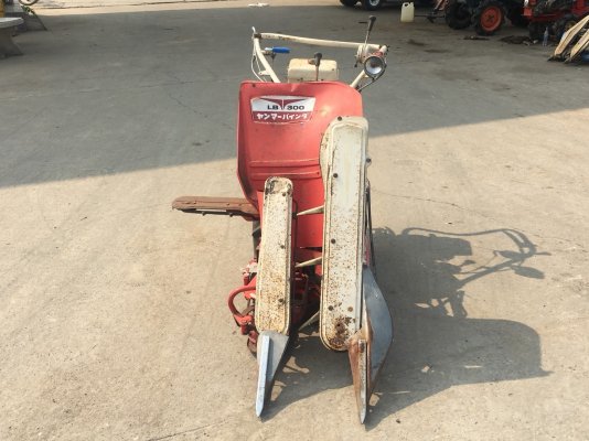 รถเกี่ยวข้าว มัดคอรวงแบบเดินตาม ยี่ห้อ YANMAR รุ่น LB300 สภาพสวย...