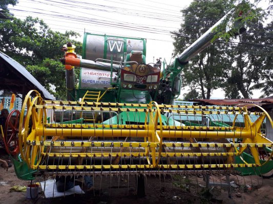 ต้องการขายรถเกี่ยวข้าวบางไทรมือสอง...
