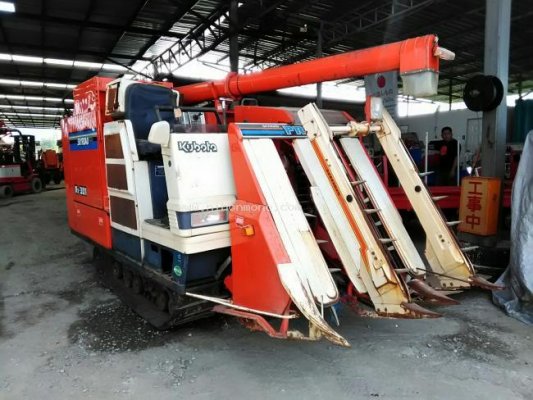 รถเกี่ยวข้าวนั่งขับ KUBOTA ขนาด 31 แรงม้าดีเซล 4 สูบ รหัสสินค้า 50110052 โทร 081-8283376 www.nihonmono.com...