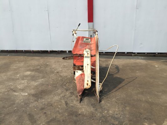 จัดไป!!! สวยๆ12,000บาท รถเกี่ยวแถวเดียว KUBOTA  +++ ล้อคู่กันจม มีเกียร์ เกี่ยวเร็ว เบา สบาย +++ แถมเชือกมัด เช็คให้พร้อม พร้อมใช้งาน...