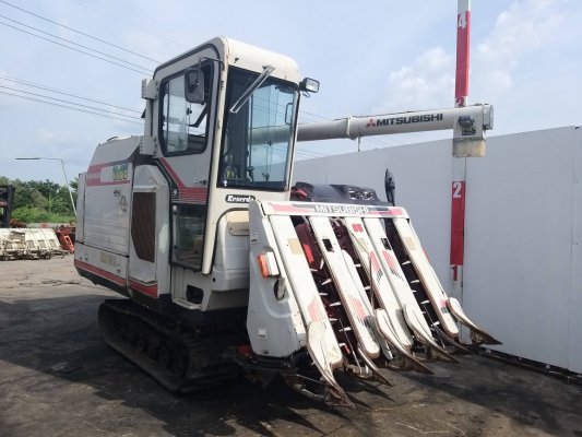 รถเกี่ยวข้าว MITSUBISHI รุ่น VG65 ตู้แอร์ เครื่องยนต์ดีเซล 65แรงม้า หน้าเกี่ยว 5แถว ตู้อุ้ม 1.5คิว ช่วงล่างดี แทรคยางสวย ตู้แอร์ เครื่องเสียง ตร...
