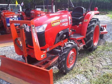 ขายรถไถ Kubota L 3208Limited (4WD) พร้อมดันหน้าและผานหลัง...