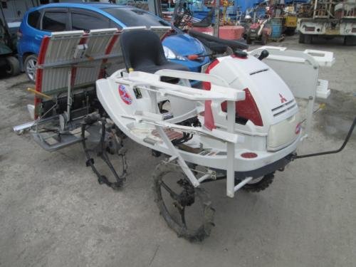 รถปลูกข้าวดำนา รหัสสินค้า :13001316 ยี่ห้อ :MITSUBISHI เบนซิน 4 แถวปลูก...