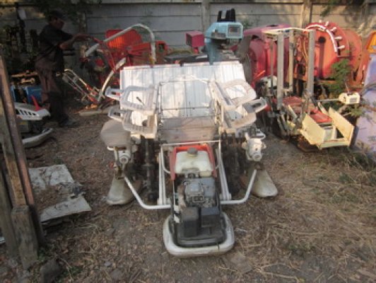 รถปลูกข้าว 4 แถว มาแล้วนะครับ - KUBOTA: SP-4 ตัวนี้ หยอดเมล็ดได้ หยอดปุ๋ยได้ ด้วยครับ คุ้มจริงๆ สภาพสวย เก่าญี่ปุ่นแท้...