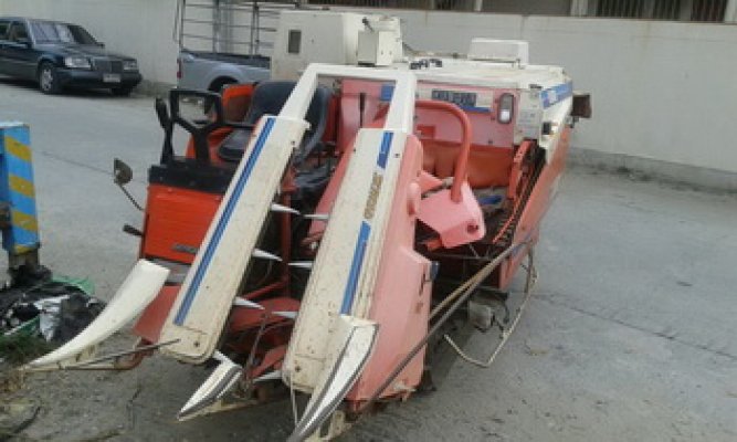 รถเกี่ยวข้าว kubota ใช้งานได้ 2 ระบบ มัดฟางได้ด้วยครับ เครื่องดีเชล 3 สูบ ราคาเพียง 88,000 บาท...