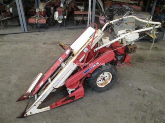 รถเกี่ยวข้าวเดินตาม ยี่ห้อ : KUBOTA รุ่น : HE305 รหัสสินค้า : 80802347  คุณปัญญา Tel.086-8150487...
