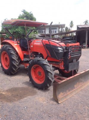 ขายรถไถแทรคเตอร์ คูโบต้าM6040 ทำงานน้อยพัน ชม. อุปกรณ์ ใบมีดหน้า ผานหลัง7เครื่องดีปั๊มดี สภาพพร้อมใช้งานเอกสารเล่มทะเบียนพร้อมโอน ...