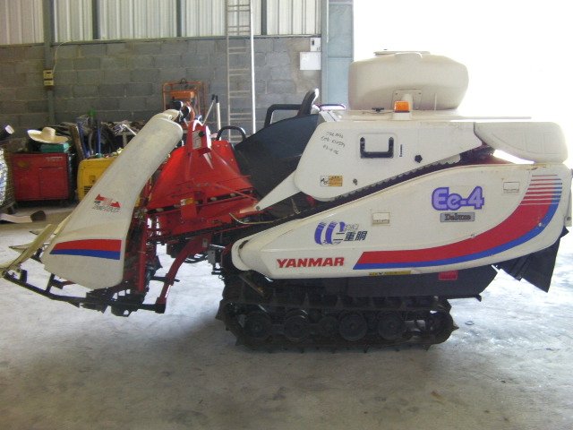 รถเกี่ยวข้าวyanmar EE-4พร้อมใช้สภาพใหม่มากๆราคาถูกและประหยัดน้ำมันสามารถบรรทุกใส้รถกระบะไปใช้งานต่างที่ได้(รุ่นใหม่มาก)ราคา58,000บาท...