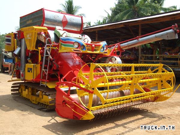 ขายรถเกี่ยวข้าว เกษตรพัฒนา รุ่นจ้าวช้างไวไฟ ตากลม ปี49 เครื่อง mitsibishi 6D17 210HP ราคา 1,180,000 บาท    ...
