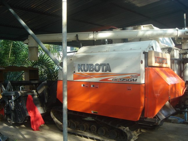ขายรถเกี่ยวข้าว Kubota 95+GM  95 แรงม้า สภาพดี...