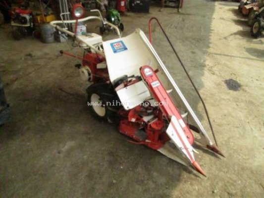  รถเกี่ยวข้าวเดินตาม ยี่ห้อ : KUBOTA รุ่น : HE305 รหัสสินค้า : 80802332...