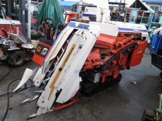  รถเกี่ยวข้าวนั่งขับ ยี่ห้อ : KUBOTA รุ่น : RX950 รหัสสินค้า : 13001475 คุณปัญญา Tel.086-8150487...
