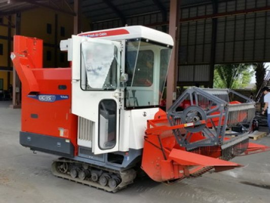 ขาย รถเกี่ยวนวดข้าว KUBOTA DC-1SU มีตู้เก๋ง สภาพ90% เก่าญี่ปุ่น ใช้งานเพียง 103 ชม....