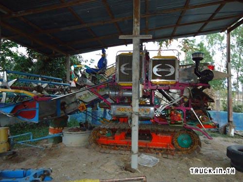 ขายรถเกี่ยวนวดข้าวแบบรองกระสอบ...