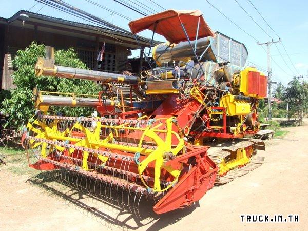 ขาย รถเกี่ยวข้าว ยี้ห้อศักดิ์พัฒนาการเกษตร รุ่น BIG37 เครื่อง IZUSU 6HH1 210 แรงม้า ราคา 550000 บาท...