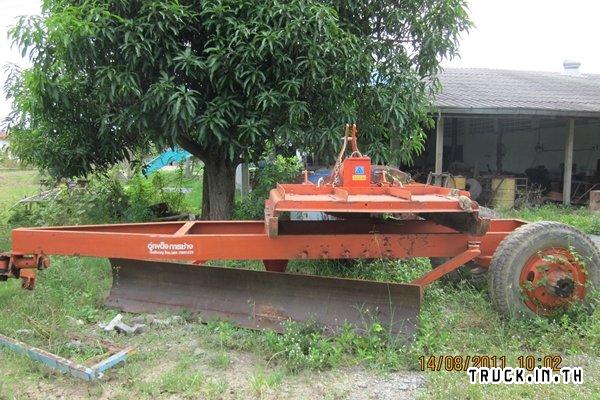 เกรดเดอร์พร้อมตัวตัดหญ้า...