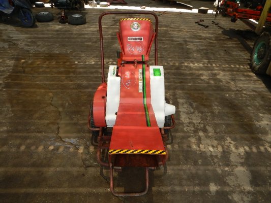 ขายเครื่องย่อยกิ่งไม้ KUBOTA EUTTER พร้อมใช้งาน...