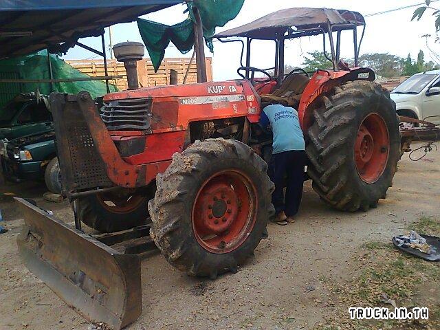รถไถ KUBOTA M9000 4 WD สวย ๆ สภาพ พร้อม น่าใช้...