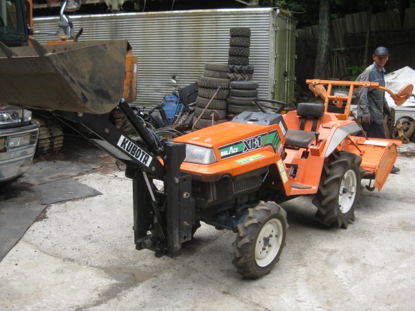 ขายรถไถ KUBOTA XB1 BULACE 12แรง ติดกระบวย พร้อมใช้งาน...