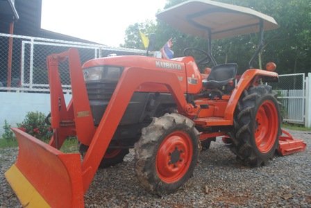 ขายรถไถ Kubota L 2808 (4WD) พร้อมดันหน้าและตัวตัดหญ้า...