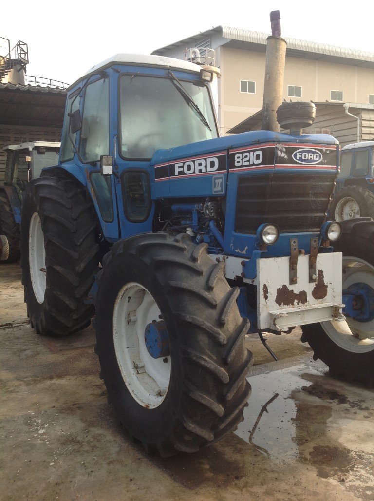  ขายรถไถ Ford 8210 ราคามิตรภาพ พร้อมใช้งาน...