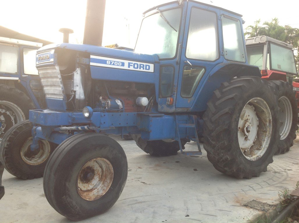 ขายรถไถ Ford8700 นำเข้าราคาไม่แพง ลองสอบถามก่อนได้ครับ...
